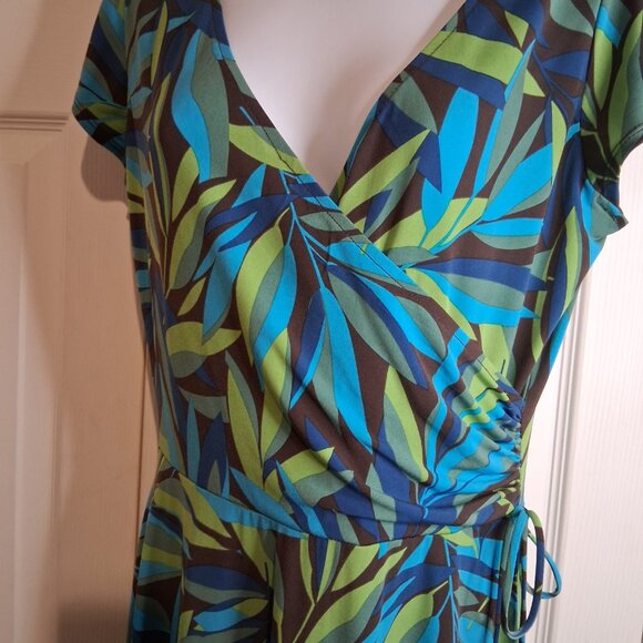 VAN HEUSEN Multicolor Cap Sleeves Dress V Neck Faux Wrap Bodice Size 8 Pre-loved - Picture 2 of 6